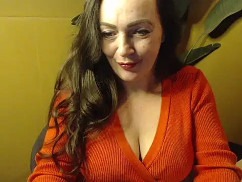 Snapshot of cloe85nl chatting on 12/28/24, 03:04 cloe85nl online show from 12/28/24, 03:04