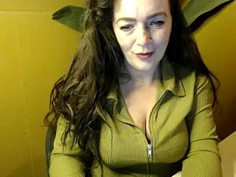 Snapshot of cloe85nl chatting on 02/12/25, 08:59 cloe85nl online show from 02/12/25, 08:59