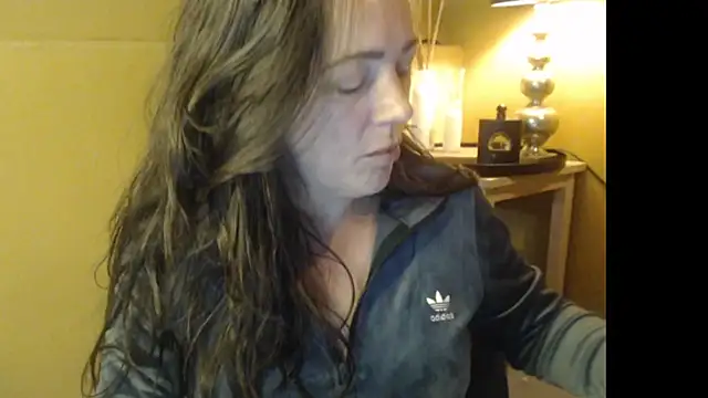 Snapshot of cloe85nl chatting on 03/22/26, 08:51 cloe85nl online show from 03/22/26, 08:51