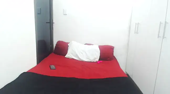 Snapshot of Samantha69x chatting on 02/17/25, 02:53 Samantha69x online show from 02/17/25, 02:53