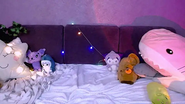 Snapshot of Unicorntears__ chatting on 01/19/25, 04:54 Unicorntears online show from 01/19/25, 04:54