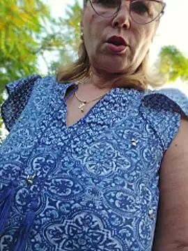 Snapshot of elacoquette chatting on 06/22/26, 03:36 elacoquette online show from 06/22/26, 03:36