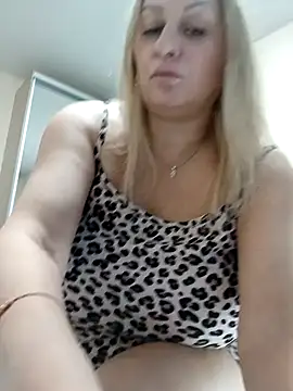 Snapshot of Liana_MilfHot chatting on 01/10/25, 03:18 Liana MilfHot online show from 01/10/25, 03:18