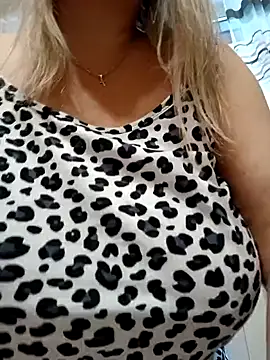 Snapshot of Liana_MilfHot chatting on 01/13/25, 04:07 Liana MilfHot online show from 01/13/25, 04:07