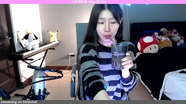 Snapshot of minarocket_ chatting on 12/27/24, 02:43 minarocket online show from 12/27/24, 02:43