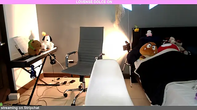 Snapshot of minarocket_ chatting on 02/22/25, 04:19 minarocket online show from 02/22/25, 04:19