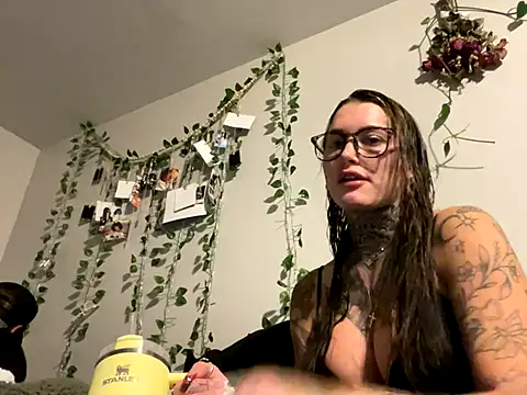 Snapshot of lexymarie chatting on 11/18/25, 01:55 lexymarie online show from 11/18/25, 01:55