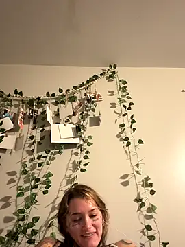 Snapshot of lexymarie chatting on 11/25/25, 01:49 lexymarie online show from 11/25/25, 01:49