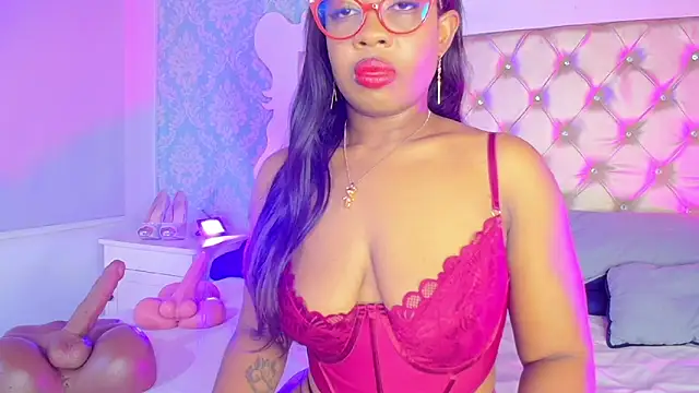 Snapshot of CaseyMoon chatting on 04/30/26, 12:33 CaseyMoon online show from 04/30/26, 12:33