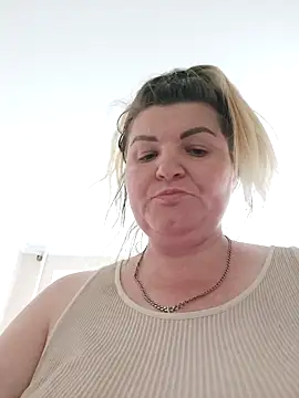 Snapshot of VeronikaBless chatting on 09/26/25, 01:59 VeronikaBless online show from 09/26/25, 01:59