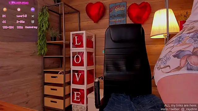 Snapshot of Raydirin chatting on 02/23/25, 10:20 Raydirin online show from 02/23/25, 10:20