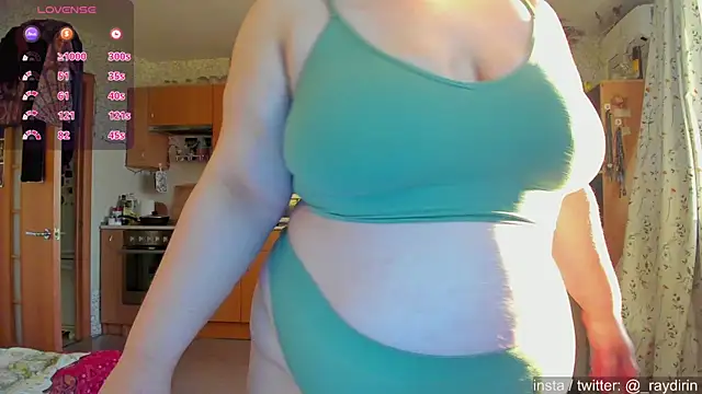 Snapshot of Raydirin chatting on 12/14/25, 12:10 Raydirin online show from 12/14/25, 12:10