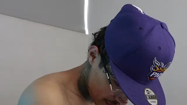 Snapshot of trieone chatting on 12/02/24, 01:46 trieone online show from 12/02/24, 01:46