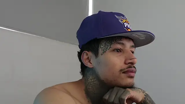 Snapshot of trieone chatting on 12/03/24, 01:32 trieone online show from 12/03/24, 01:32