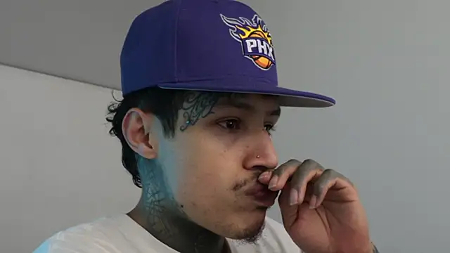 Snapshot of trieone chatting on 12/18/24, 04:09 trieone online show from 12/18/24, 04:09