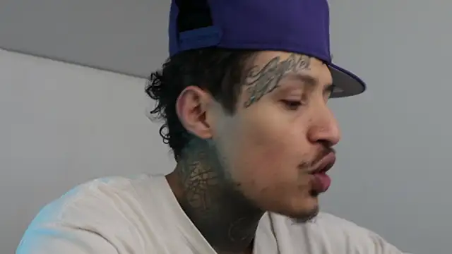 Snapshot of trieone chatting on 12/18/24, 06:46 trieone online show from 12/18/24, 06:46