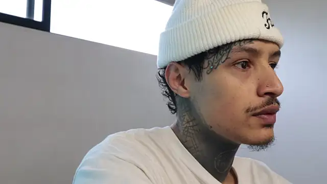 Snapshot of trieone chatting on 12/19/24, 10:21 trieone online show from 12/19/24, 10:21