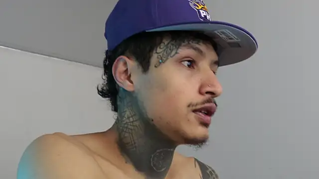 Snapshot of trieone chatting on 12/20/24, 08:45 trieone online show from 12/20/24, 08:45