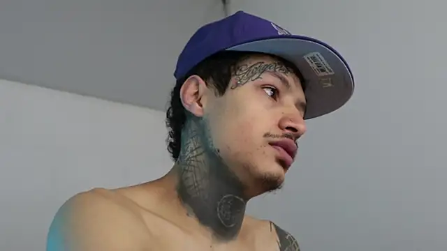 Snapshot of trieone chatting on 12/28/24, 08:16 trieone online show from 12/28/24, 08:16