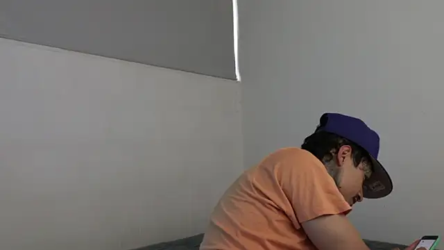 Snapshot of trieone chatting on 12/28/24, 09:40 trieone online show from 12/28/24, 09:40