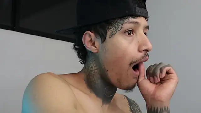 Snapshot of trieone chatting on 01/10/25, 03:50 trieone online show from 01/10/25, 03:50