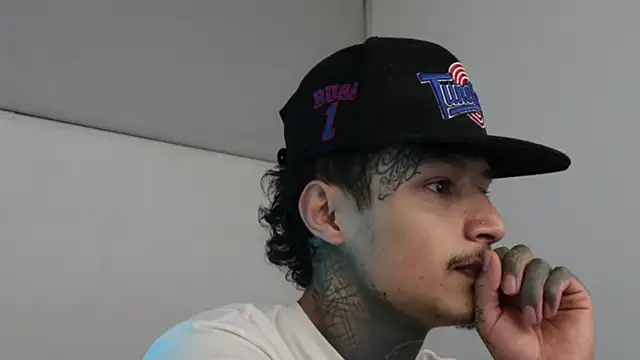 Snapshot of trieone chatting on 02/11/25, 05:58 trieone online show from 02/11/25, 05:58