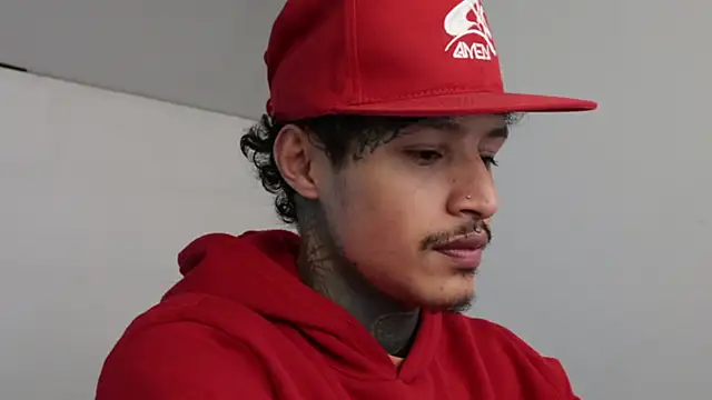 Snapshot of trieone chatting on 02/14/25, 08:10 trieone online show from 02/14/25, 08:10