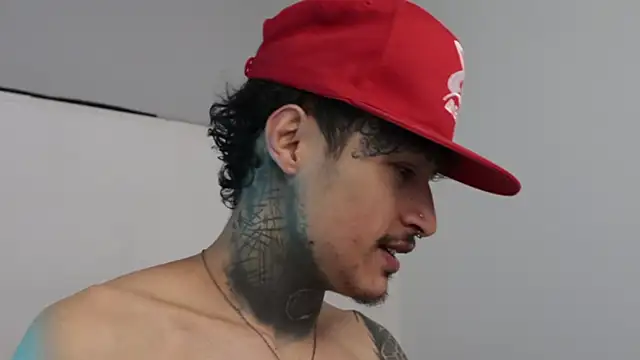 Snapshot of trieone chatting on 02/15/25, 07:38 trieone online show from 02/15/25, 07:38