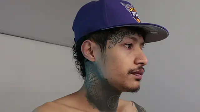 Snapshot of trieone chatting on 02/25/25, 10:58 trieone online show from 02/25/25, 10:58