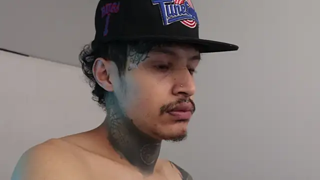 Snapshot of trieone chatting on 02/26/25, 03:08 trieone online show from 02/26/25, 03:08