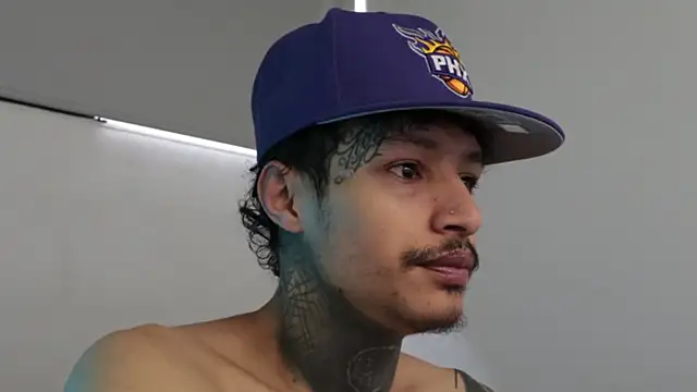 Snapshot of trieone chatting on 02/28/25, 05:26 trieone online show from 02/28/25, 05:26