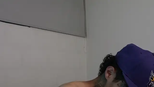 Snapshot of trieone chatting on 03/01/25, 04:04 trieone online show from 03/01/25, 04:04