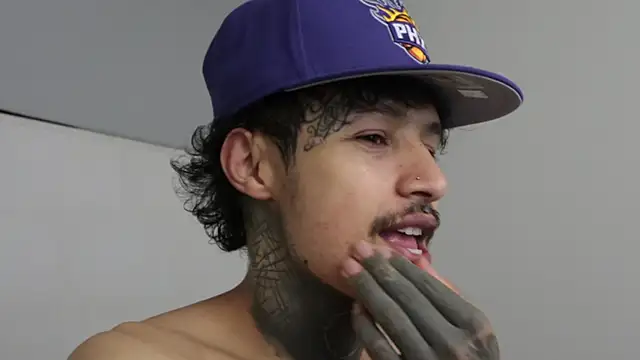 Snapshot of trieone chatting on 03/02/25, 02:51 trieone online show from 03/02/25, 02:51