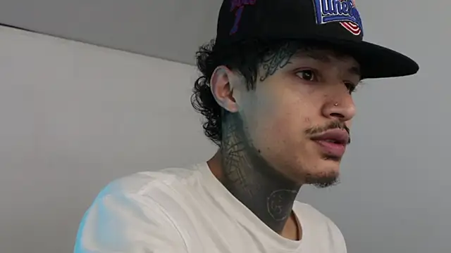 Snapshot of trieone chatting on 03/05/25, 04:13 trieone online show from 03/05/25, 04:13