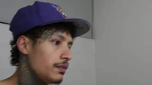 Snapshot of trieone chatting on 03/19/25, 01:43 trieone online show from 03/19/25, 01:43