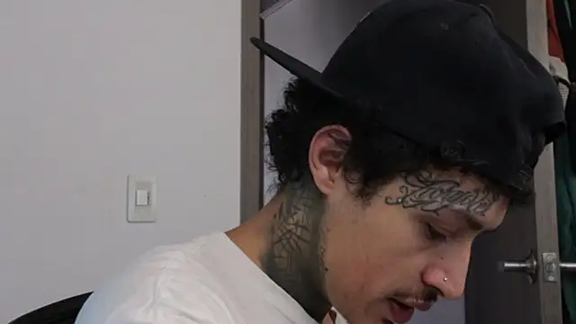 Snapshot of trieone chatting on 09/12/25, 02:17 trieone online show from 09/12/25, 02:17