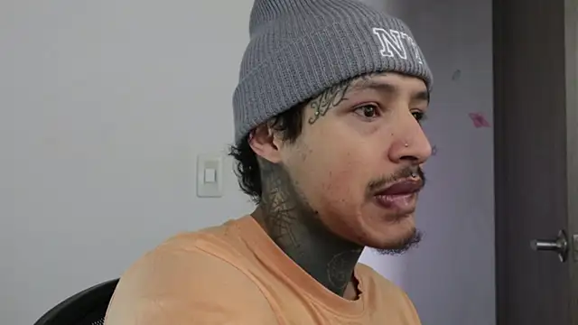 Snapshot of trieone chatting on 09/15/25, 02:39 trieone online show from 09/15/25, 02:39