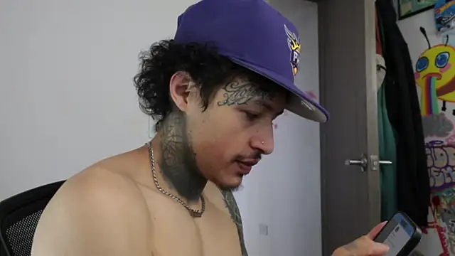 Snapshot of trieone chatting on 09/16/25, 01:56 trieone online show from 09/16/25, 01:56