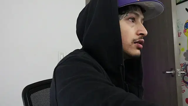 Snapshot of trieone chatting on 09/22/25, 11:34 trieone online show from 09/22/25, 11:34