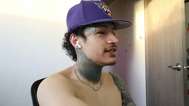 Snapshot of trieone chatting on 09/23/25, 11:02 trieone online show from 09/23/25, 11:02