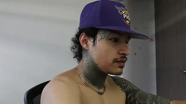 Snapshot of trieone chatting on 09/24/25, 05:16 trieone online show from 09/24/25, 05:16