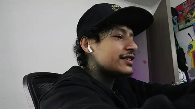 Snapshot of trieone chatting on 10/14/25, 09:43 trieone online show from 10/14/25, 09:43