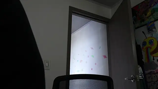 Snapshot of trieone chatting on 10/15/25, 12:27 trieone online show from 10/15/25, 12:27