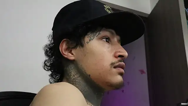 Snapshot of trieone chatting on 10/16/25, 11:17 trieone online show from 10/16/25, 11:17