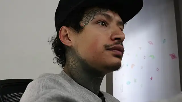 Snapshot of trieone chatting on 10/20/25, 12:05 trieone online show from 10/20/25, 12:05