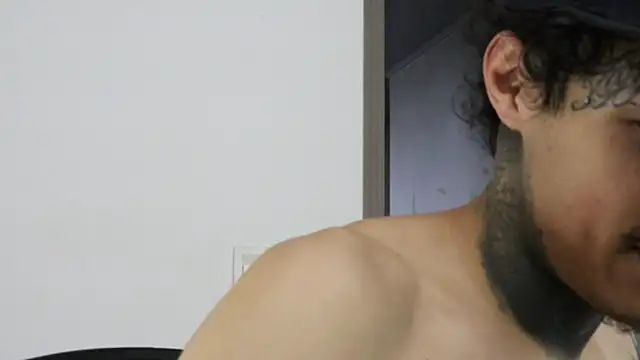 Snapshot of trieone chatting on 10/26/25, 01:55 trieone online show from 10/26/25, 01:55