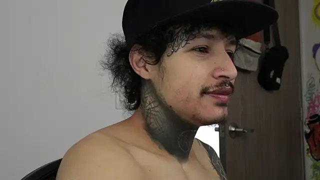 trieone online show from 02/28/26, 02:07