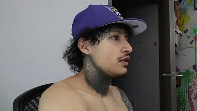 trieone online show from 03/08/26, 02:04