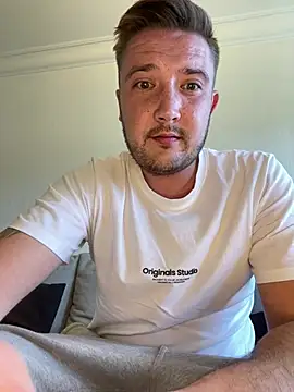 Snapshot of TwopartCuisine chatting on 04/27/26, 10:02 TwopartCuisine online show from 04/27/26, 10:02