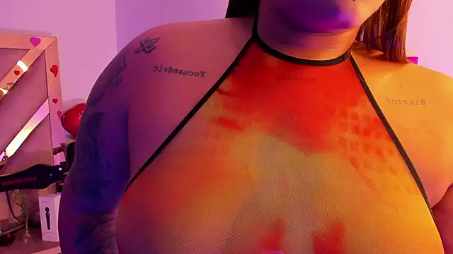 Victoria14  online show from 02/17/25, 12:21